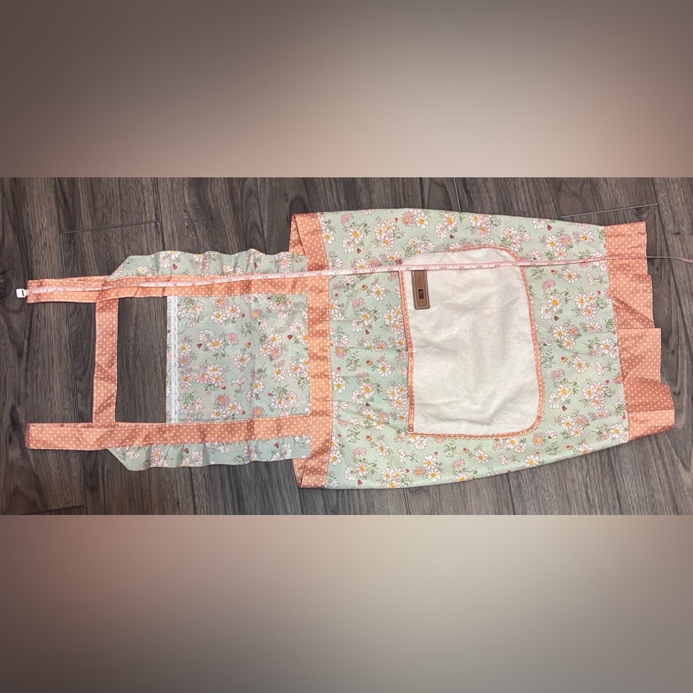 Floral Kitchen Apron
Cottagecore Vintage Style With Pockets
Kitchen Bae - Picture 6 of 10